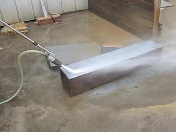 钢材氧化层高压清洗机使用现场