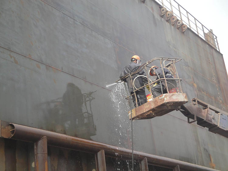 高压水射流除锈现场